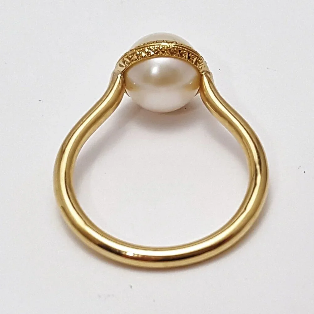 Beautiful 18K Karat Yellow Gold Designer Diamond Cut Pearl Ring - Size 10